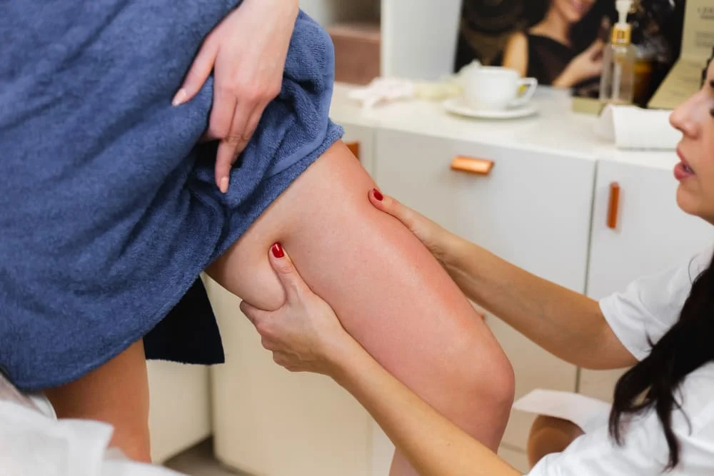 Jak pozbyć się widocznych żył na nogach?